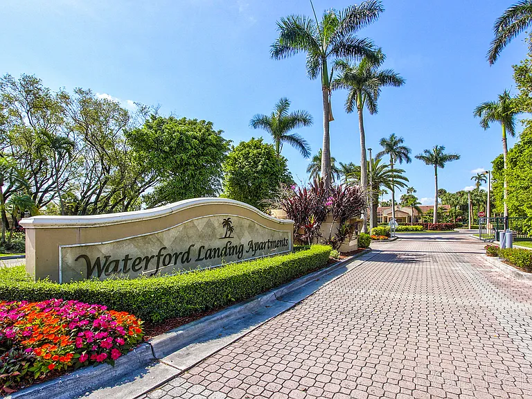 WATERFORD LANDING APARTMENTS — Photo 9