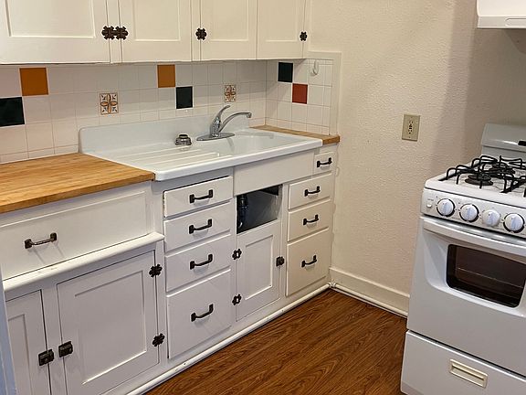 4th image of 915 Capitol Way S #11