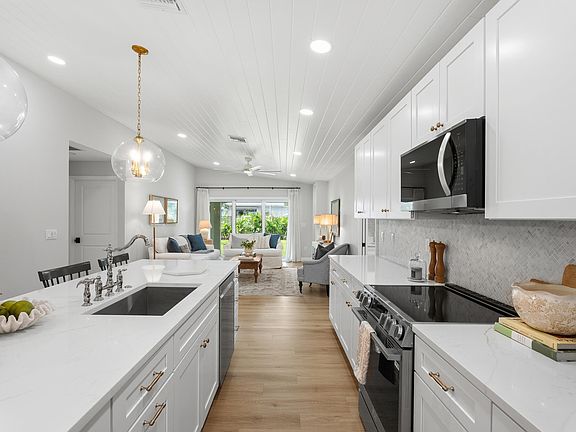 4th image of 1130 SW 34th Street