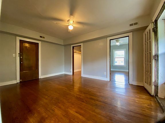 4th image of 1500 W 37th Wyoming Street 21 #3623-3619-25