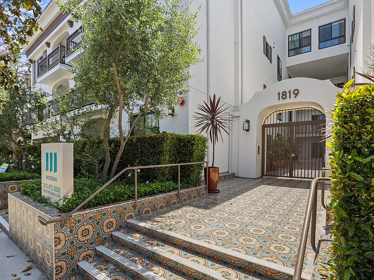 Front Entrance of Kelton Madera