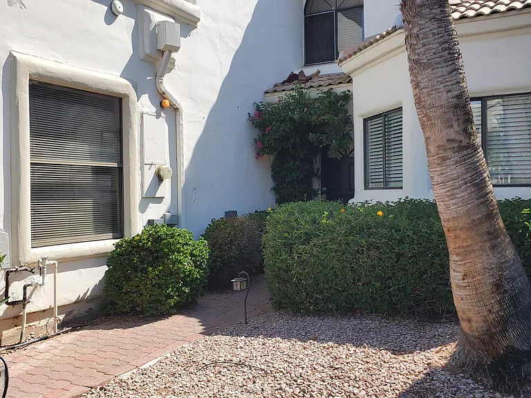 7814 E Clinton St — Photo 9