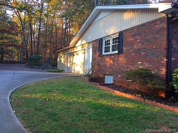 3rd image of 619 Lake Cir