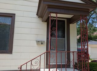 114 Blackhawk St #B, Aurora, IL 60506