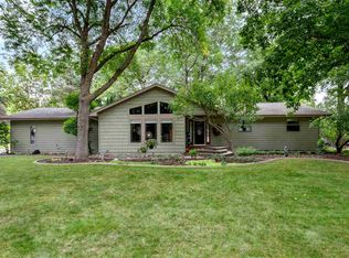909 Woodland Dr, Menasha, WI 54952