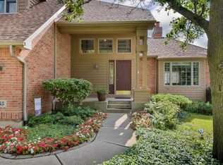 955 Stonehaven Dr, Elgin, IL 60124