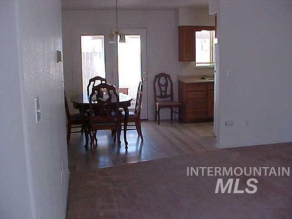 3rd image of 2109 E Alder Dr