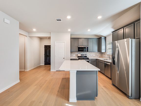 5th image of 2024 Briarbrook Dr