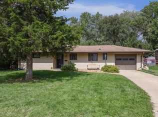 415 Pleasant View Dr, Des Moines, IA 50315