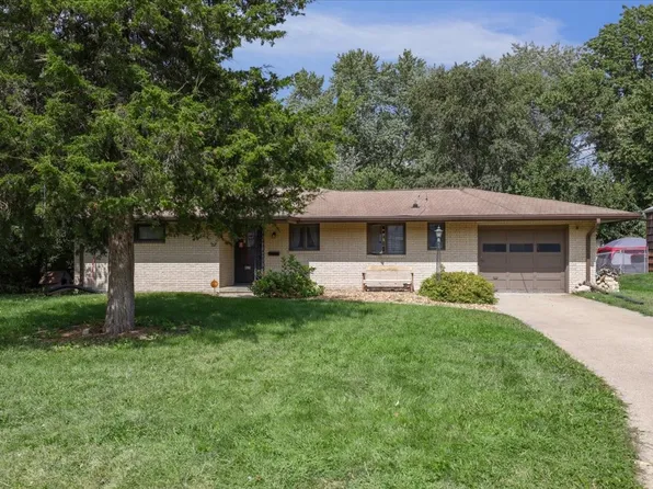 415 Pleasant View Dr, Des Moines, IA 50315