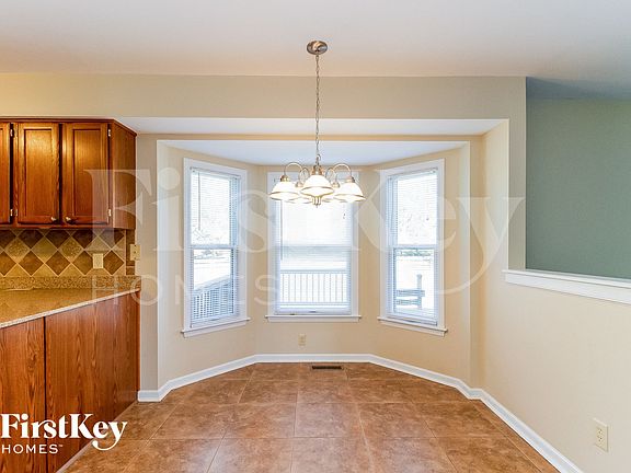 4th image of 8280 Twin Cove Ct