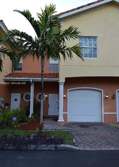 Tuscan View Condominium — Photo 2