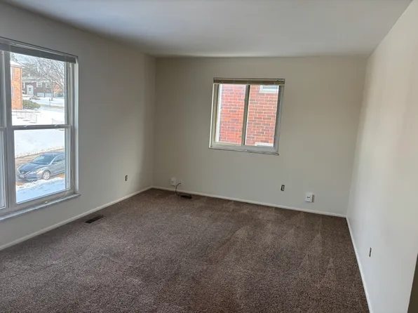 10028 Puttington Dr APT D, Saint Louis, MO 63123