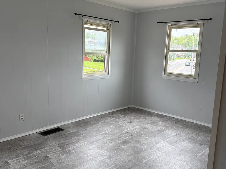 133 Munroe Falls Ave — Photo 1