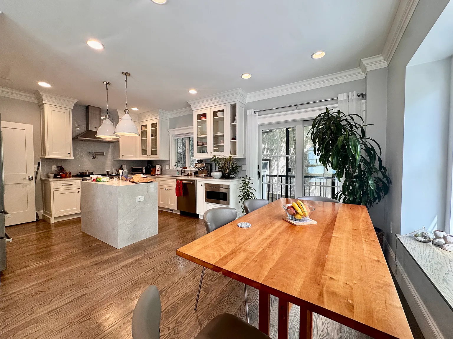 4 bed, 3.5 bath, 2000 sqft, $9,000 — Photo 3