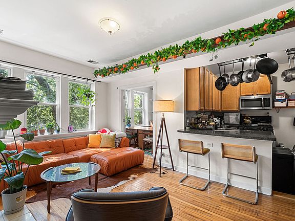 3rd image of 3224 W Berteau Ave #3