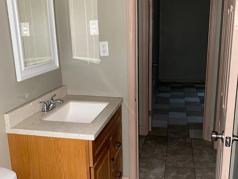 219 Meadowdale Dr — Photo 7