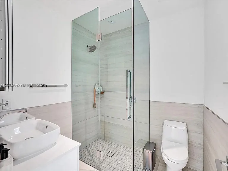 5705 SW 60th Ave — Photo 21