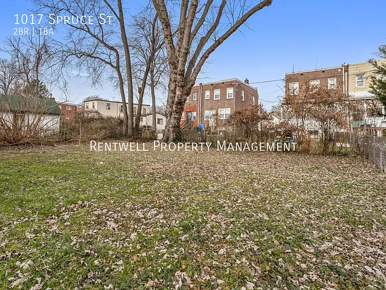 1017 Spruce St — Photo 12