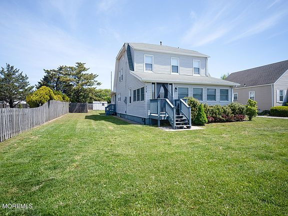 2nd image of 310 Ceylon Avenue