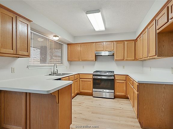 4th image of 4008 Hunter Creek Dr