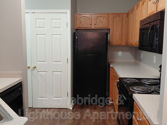 3rd image of 9102 Beacon Dr #15