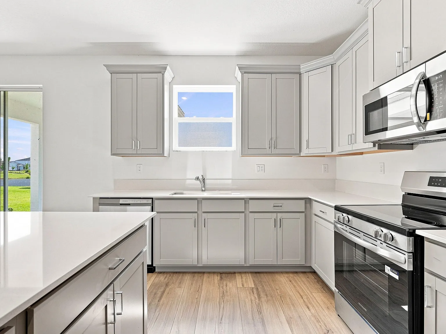 4 bed, 2.5 bath, 2583 sqft, $2,700 — Photo 3