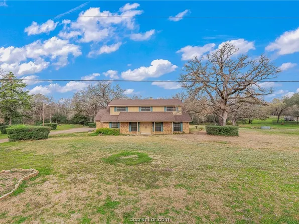 3109 Overcrest Dr, Bryan, TX 77808
