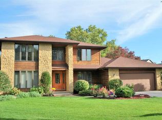 17 E Geneva Cir, Madison, WI 53717