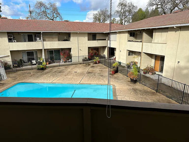 Creekside Dr — Photo 4