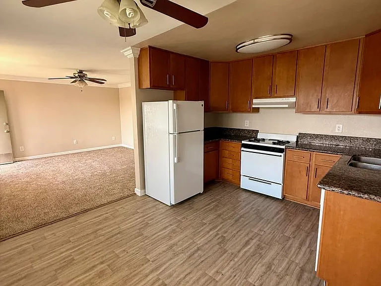 4837-4843.5 Kansas St — Photo 3