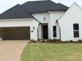 5 Emerald Breeze Dr, Jackson, TN 38305