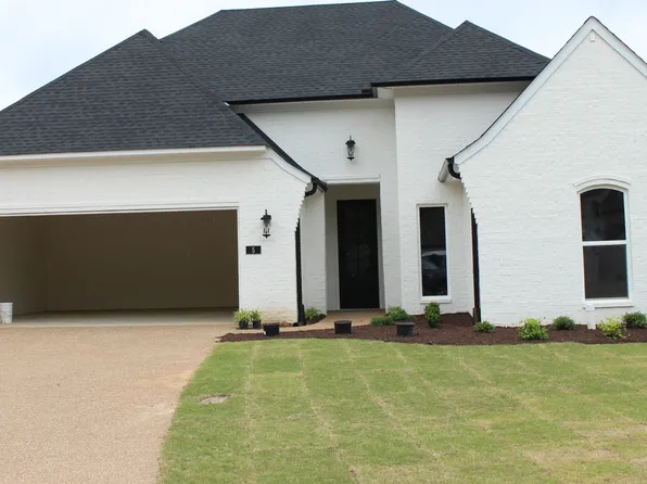 5 Emerald Breeze Dr, Jackson, TN 38305