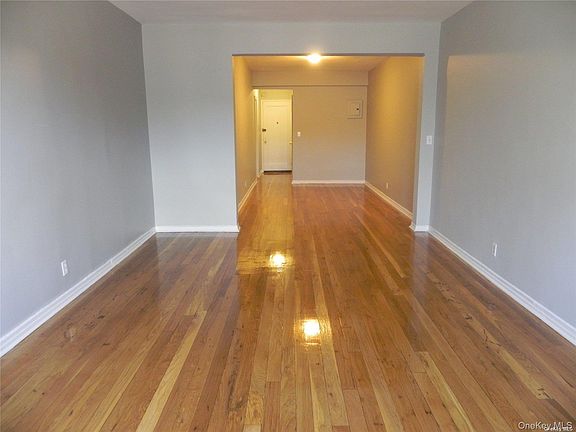 3rd image of 12 Welwyn Rd APT 2P