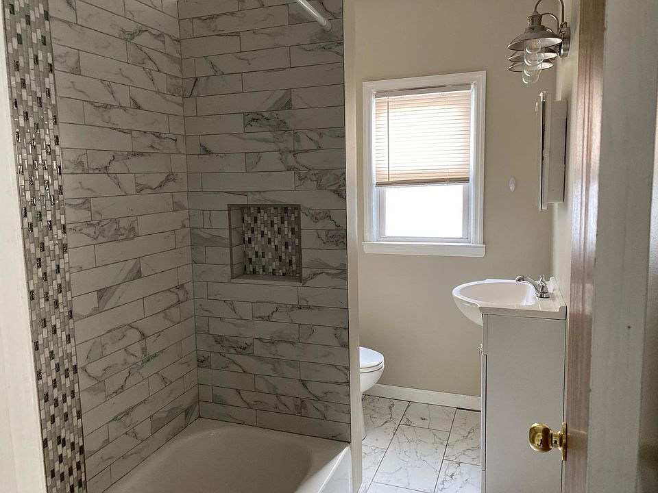 2nd image of 27 John St APT C