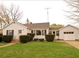 204 Paw Paw St, Three Oaks, MI 49128
