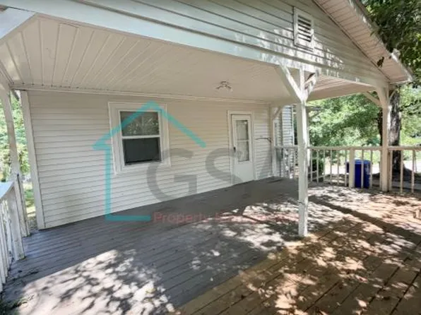 8 Watts Ct, Greenville, SC 29601