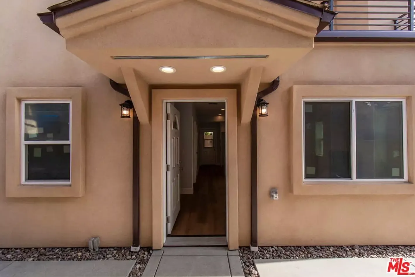 3 bed, 1364 sqft, $3,500 — Photo 1