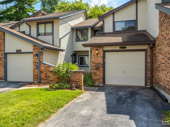 2042 Painted Leaf Dr, Maryland Heights, MO 63043
