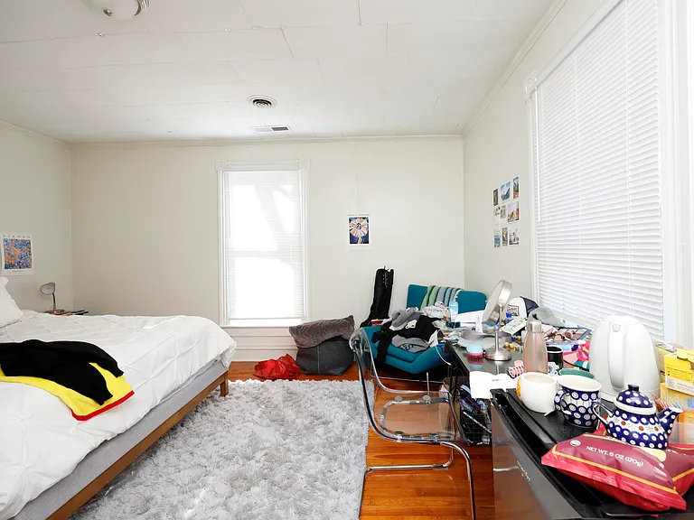 822 Clarendon St — Photo 8