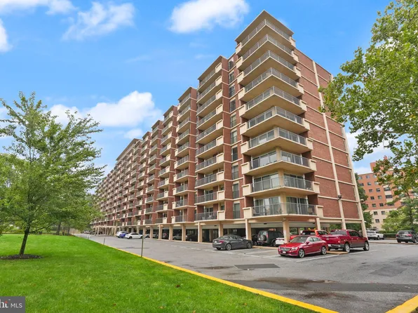 1300 Army Navy Dr APT 722, Arlington, VA 22202