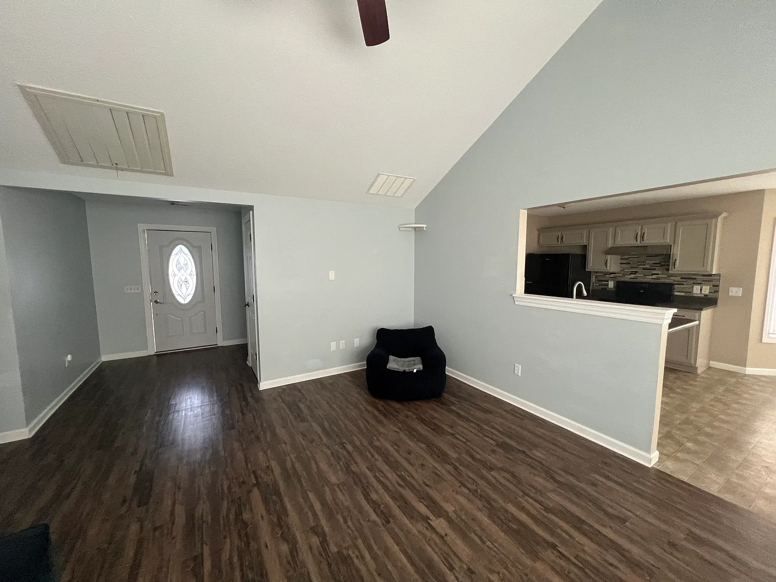 3 bed, 1363 sqft, $2,000 — Photo 4