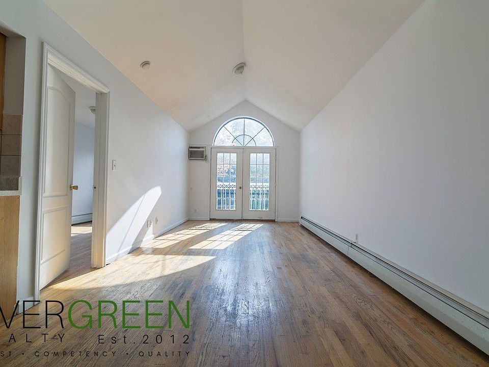 1st image of 113 Maujer St #3