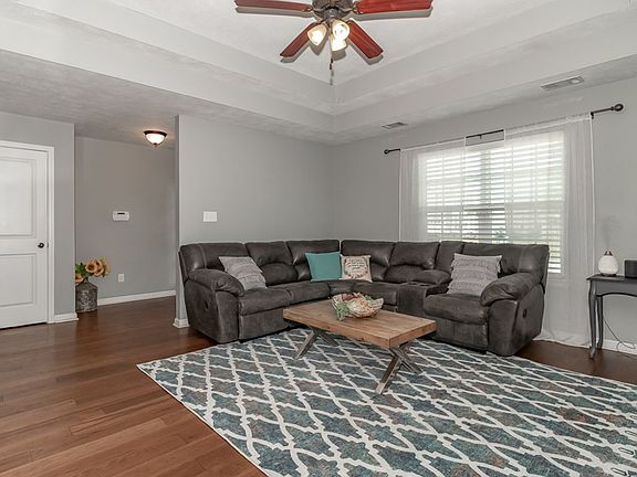 3rd image of 5111 Fairmont Dr