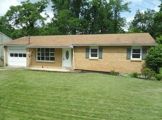 216 Oak Knoll Rd, New Cumberland, PA 17070