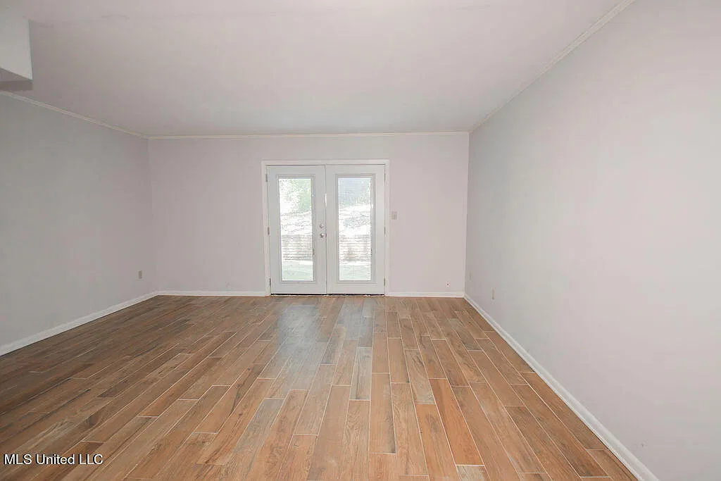 2 bed, 1.5 bath, 1125 sqft, $1,300 — Photo 3