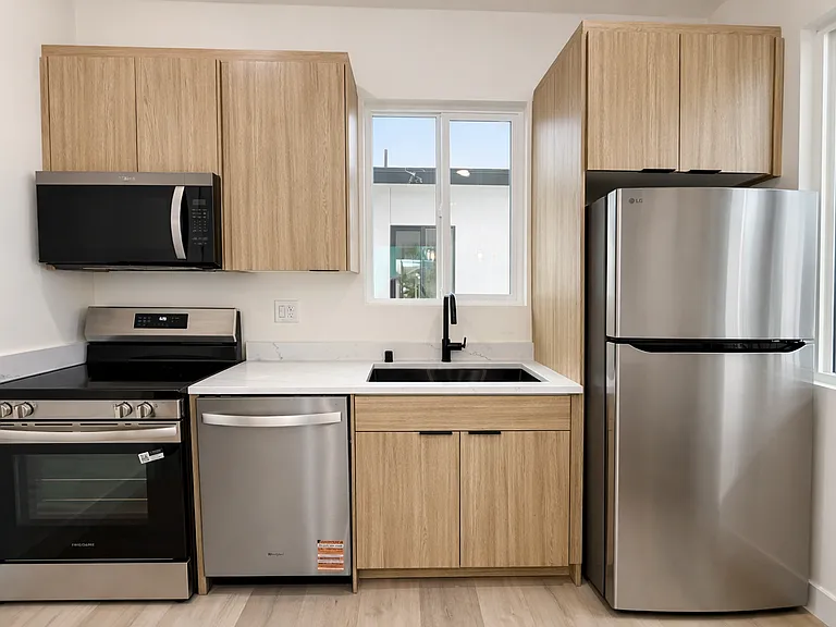 Brand New | 1613 Burton — Photo 31