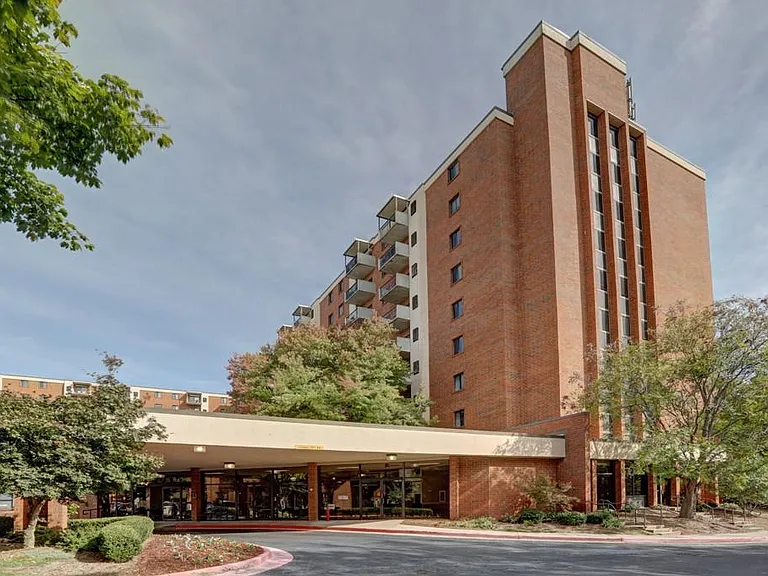 300 Johnson Ferry Rd #A405 — Photo 1