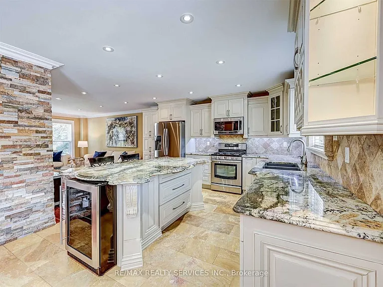 1570 Tipperary Ct — Photo 12