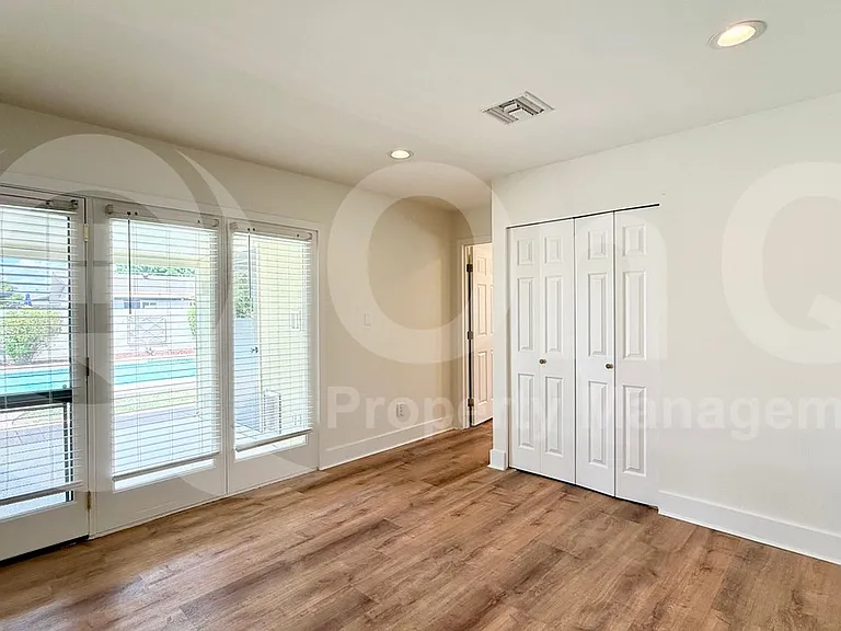 2436 E Fairmont Dr — Photo 5